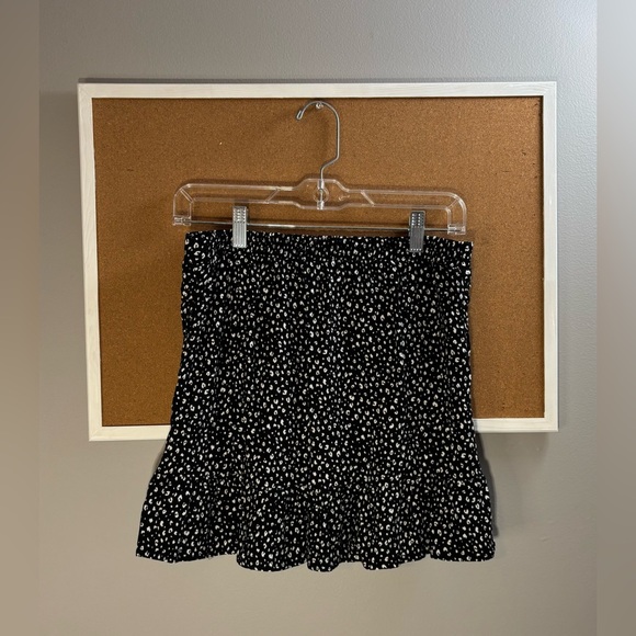 🔆BUNDLE: Black + White Skirts (2) - Picture 4 of 7